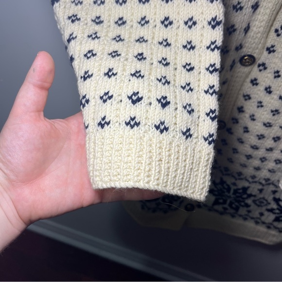 Vintage Nordic Women Navy  & Cream Snowflake winter chunky cardigan in size L/XL - Picture 6 of 10